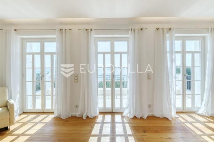 Zadar, Diklo, moderna i elegantna vila prvi red uz more