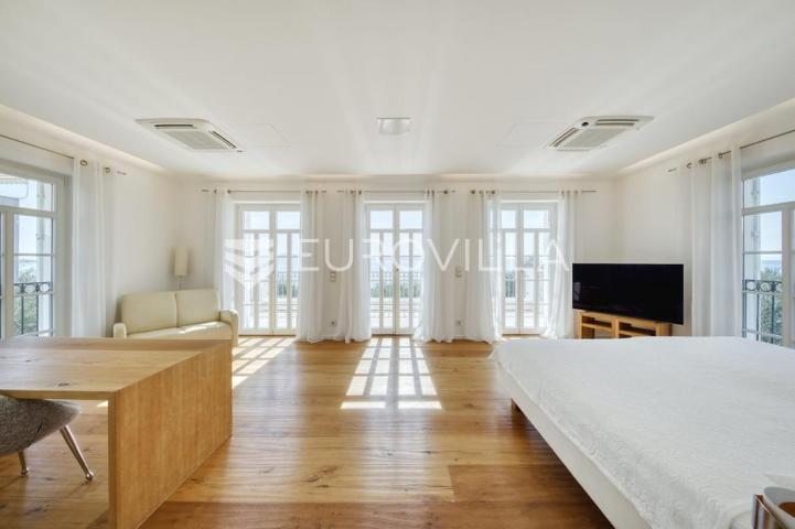 Zadar, Diklo, moderna i elegantna vila prvi red uz more