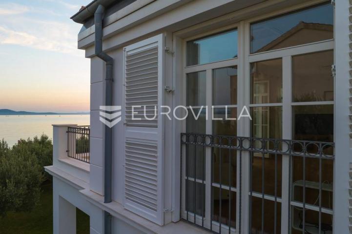 Zadar, Diklo, moderna i elegantna vila prvi red uz more