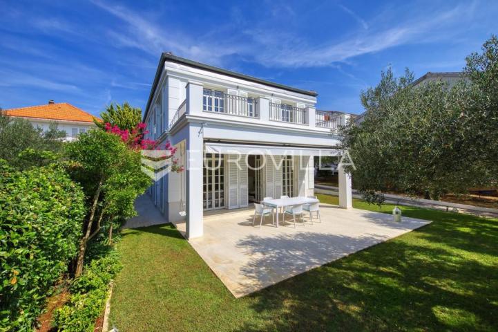 Zadar, Diklo, moderna i elegantna vila prvi red uz more