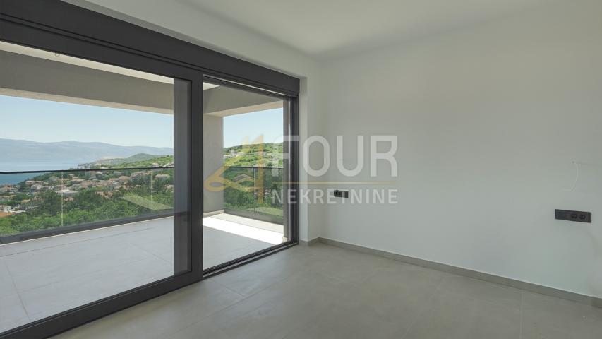 Otok Krk, Vrbnik, novogradnja, 142m2, 3s+db, terasa i 2 balkona