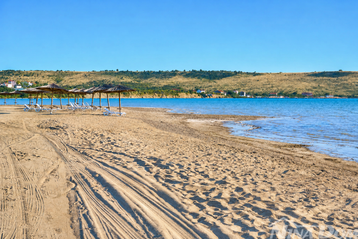 LJUBAČ - DALMACIJA- GRAĐEVINSKO ZEMLJIŠTE 70 m OD MORA I PLAŽE