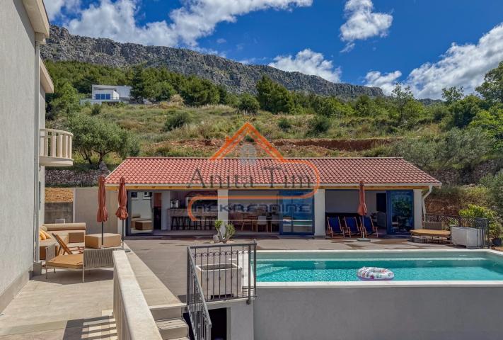 Jesenice - luksuzna mediteranska vila s panoramskim pogledom