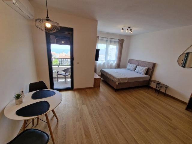 Prodaja modernog studio apartmana 32 m² – Bečići (mogućnost pregradnje u jednosoban)