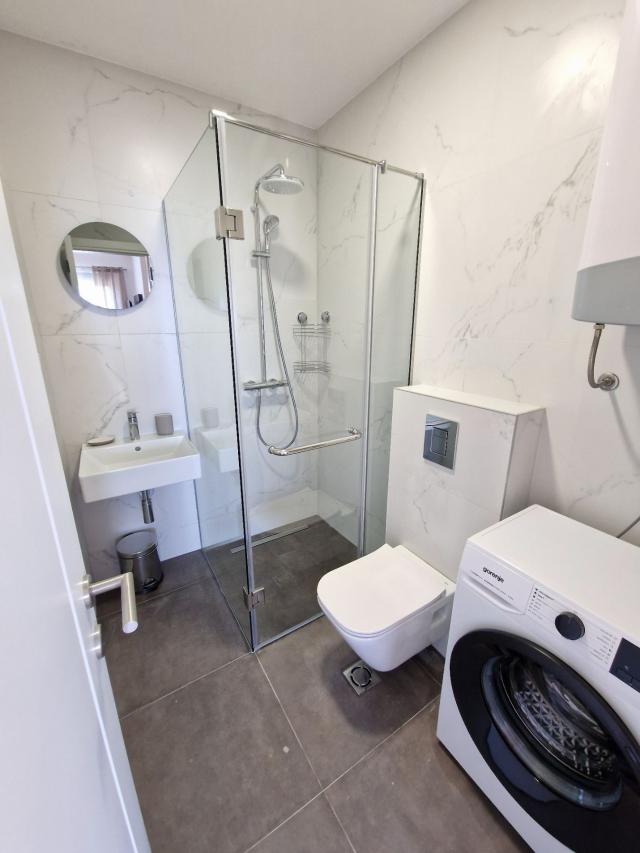 Prodaja modernog studio apartmana 32 m² – Bečići (mogućnost pregradnje u jednosoban)