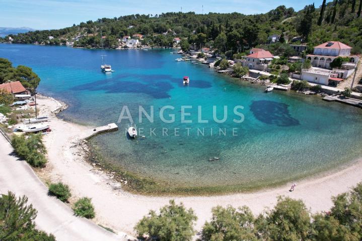 Šolta - zemljište sa dozvolom, prvi red do mora, PRODAJA