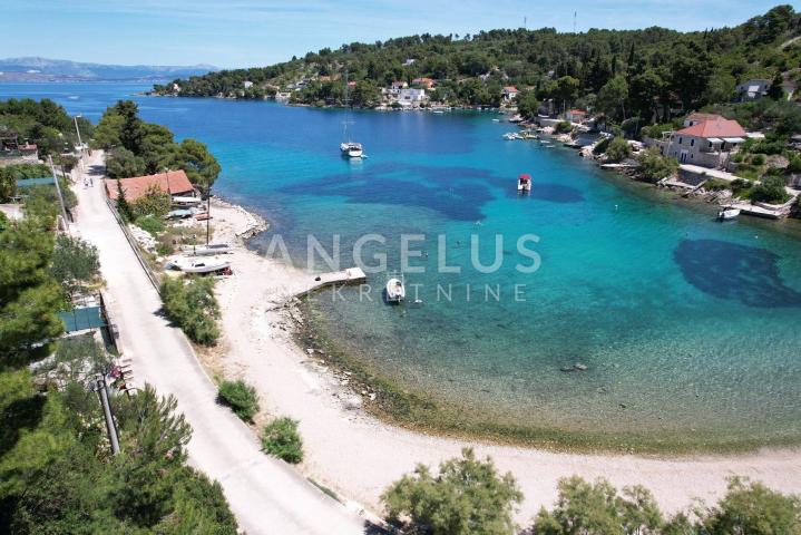 Šolta - zemljište sa dozvolom, prvi red do mora, PRODAJA