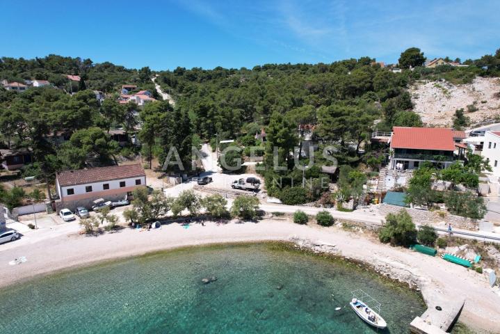 Šolta - zemljište sa dozvolom, prvi red do mora, PRODAJA