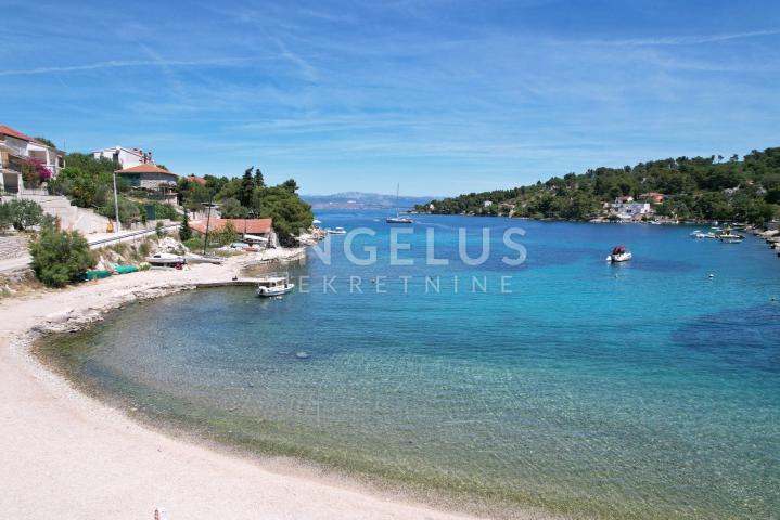 Šolta - zemljište sa dozvolom, prvi red do mora, PRODAJA