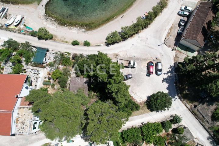 Šolta - zemljište sa dozvolom, prvi red do mora, PRODAJA