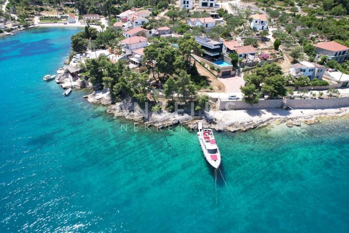 Šolta - zemljište sa dozvolom, prvi red do mora, PRODAJA