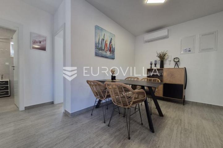 Vir, dvoetažni apartman 40 m od mora, krovna terasa s panoramskim pogledom na more