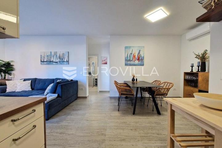 Vir, dvoetažni apartman 40 m od mora, krovna terasa s panoramskim pogledom na more