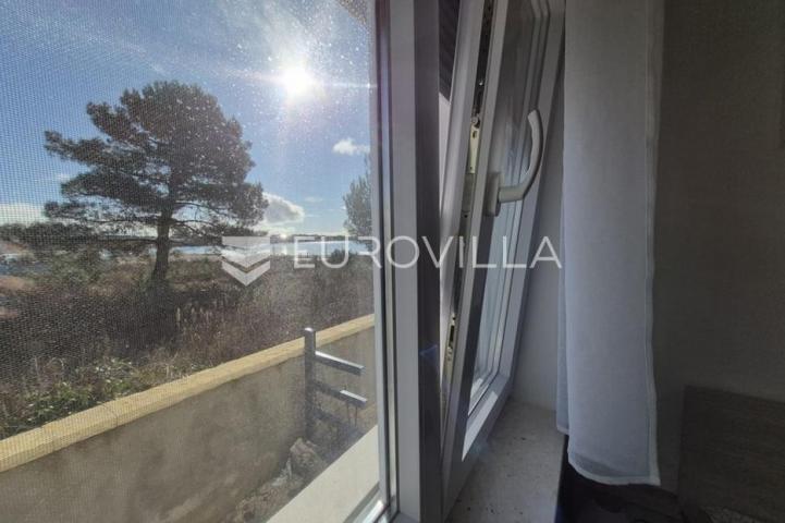 Vir, dvoetažni apartman 40 m od mora, krovna terasa s panoramskim pogledom na more