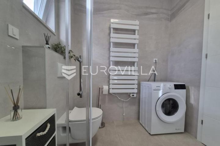 Vir, dvoetažni apartman 40 m od mora, krovna terasa s panoramskim pogledom na more
