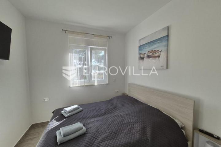 Vir, dvoetažni apartman 40 m od mora, krovna terasa s panoramskim pogledom na more