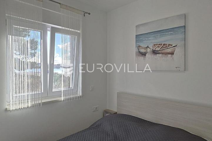 Vir, dvoetažni apartman 40 m od mora, krovna terasa s panoramskim pogledom na more