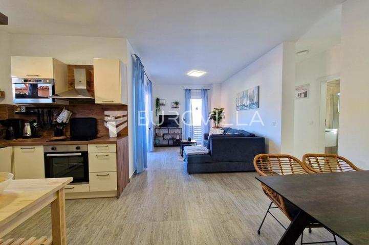 Vir, dvoetažni apartman 40 m od mora, krovna terasa s panoramskim pogledom na more