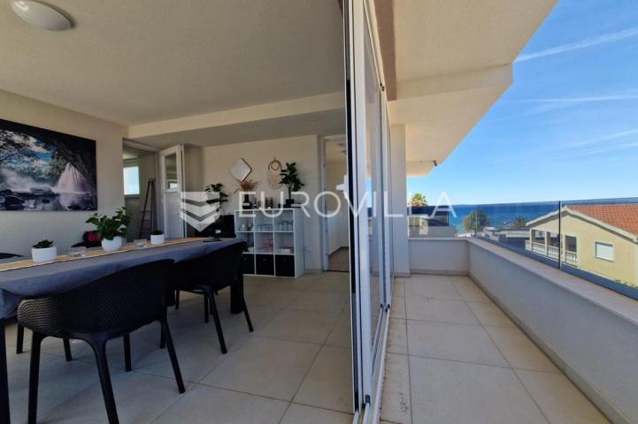 Vir, dvoetažni apartman 40 m od mora, krovna terasa s panoramskim pogledom na more