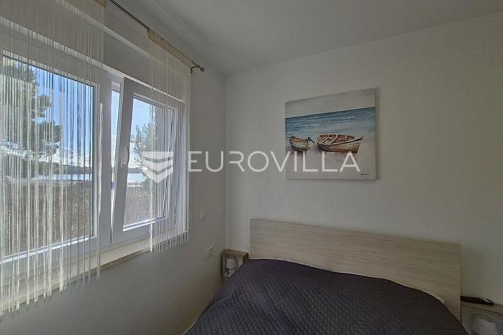 Vir, dvoetažni apartman 40 m od mora, krovna terasa s panoramskim pogledom na more