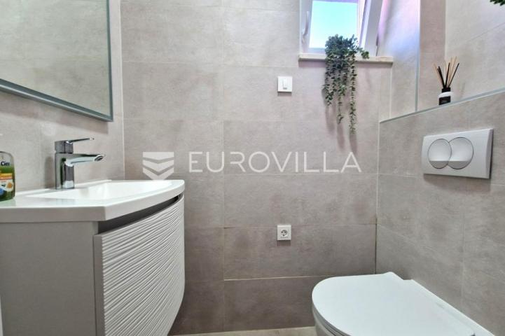 Vir, dvoetažni apartman 40 m od mora, krovna terasa s panoramskim pogledom na more