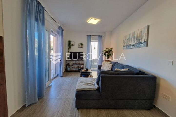 Vir, dvoetažni apartman 40 m od mora, krovna terasa s panoramskim pogledom na more