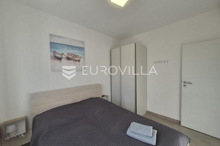 Vir, dvoetažni apartman 40 m od mora, krovna terasa s panoramskim pogledom na more