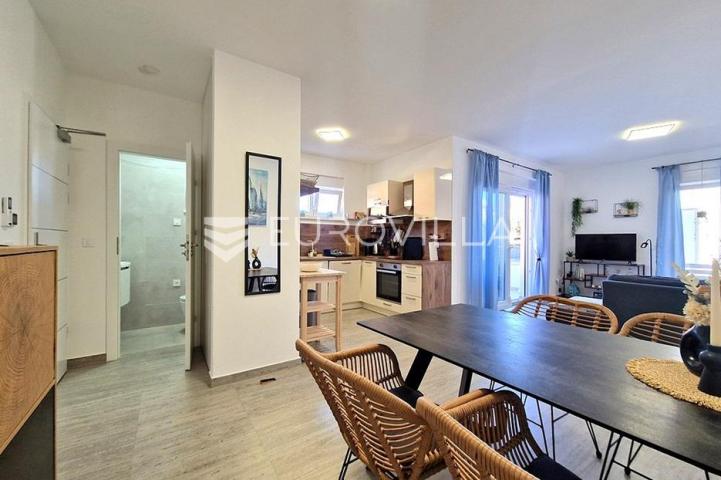 Vir, dvoetažni apartman 40 m od mora, krovna terasa s panoramskim pogledom na more