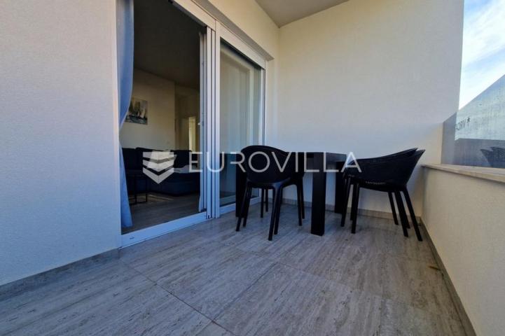 Vir, dvoetažni apartman 40 m od mora, krovna terasa s panoramskim pogledom na more