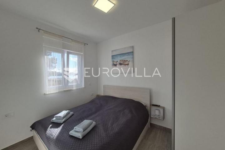 Vir, dvoetažni apartman 40 m od mora, krovna terasa s panoramskim pogledom na more