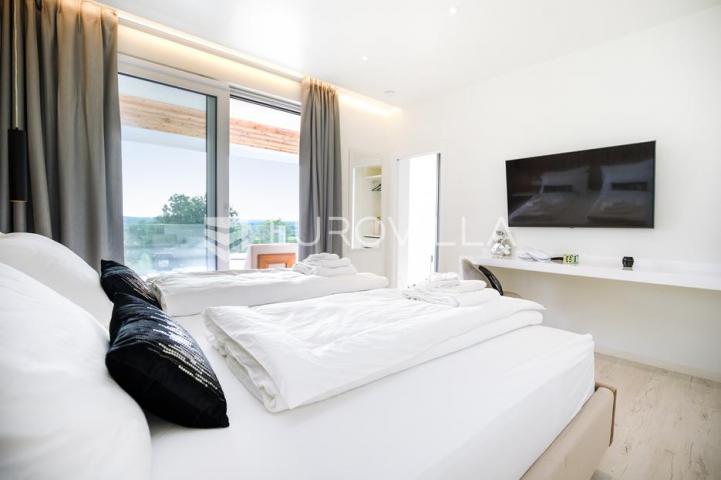 Labin, Santalezi, Luksuzna vila s wellnessom, grijanim bazenom, teretanom, mirna lokacija