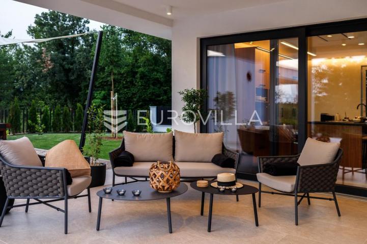 Labin, Santalezi, Luksuzna vila s wellnessom, grijanim bazenom, teretanom, mirna lokacija