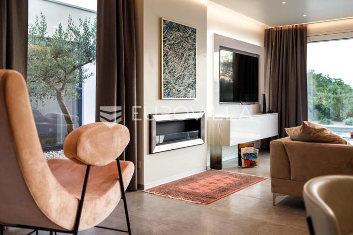 Labin, Santalezi, Luksuzna vila s wellnessom, grijanim bazenom, teretanom, mirna lokacija