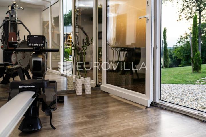 Labin, Santalezi, Luksuzna vila s wellnessom, grijanim bazenom, teretanom, mirna lokacija