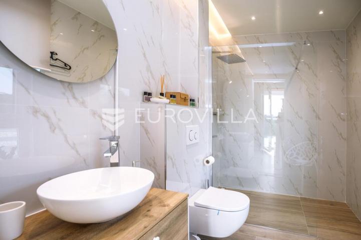 Labin, Santalezi, Luksuzna vila s wellnessom, grijanim bazenom, teretanom, mirna lokacija
