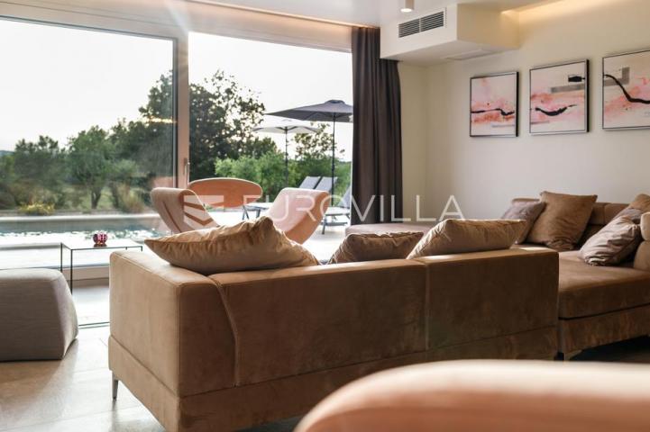 Labin, Santalezi, Luksuzna vila s wellnessom, grijanim bazenom, teretanom, mirna lokacija