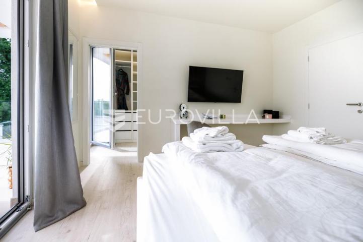 Labin, Santalezi, Luksuzna vila s wellnessom, grijanim bazenom, teretanom, mirna lokacija