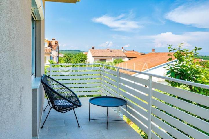 Luksuzna samostojeća vila s bazenom i saunom u Ližnjanu