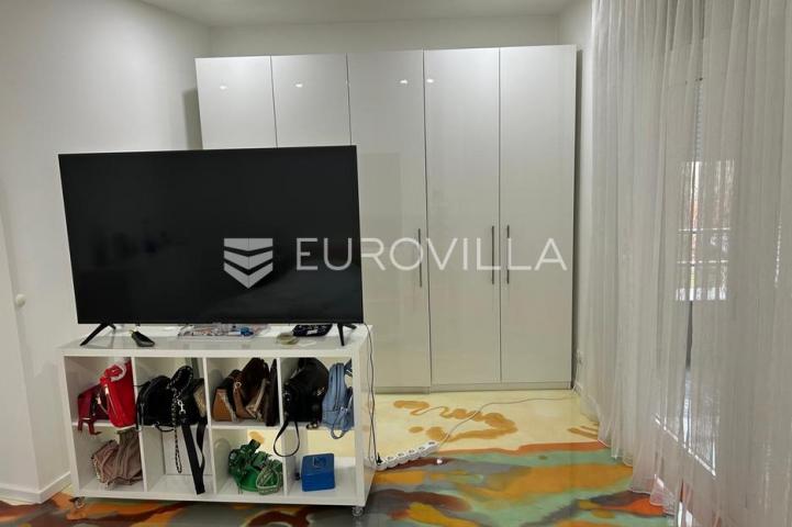 Nova Gradiška, prostrana i moderna kuća 200 m²