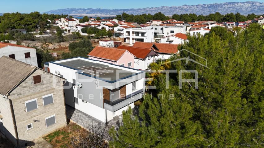 Vir – Samostojeća kuća s četiri moderno uređena apartmana, 170 m²