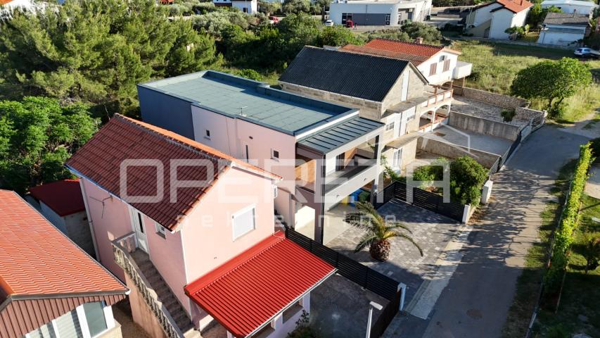Vir – Samostojeća kuća s četiri moderno uređena apartmana, 170 m²