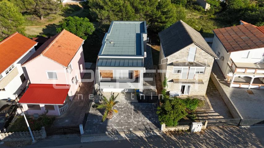 Vir – Samostojeća kuća s četiri moderno uređena apartmana, 170 m²