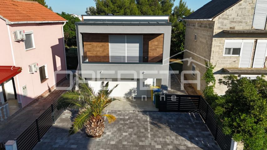 Vir – Samostojeća kuća s četiri moderno uređena apartmana, 170 m²