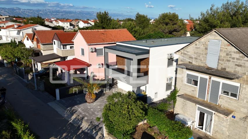 Vir – Samostojeća kuća s četiri moderno uređena apartmana, 170 m²