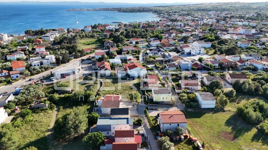 Vir – Samostojeća kuća s četiri moderno uređena apartmana, 170 m²