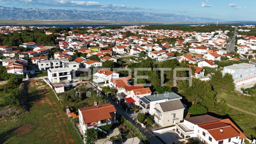 Vir – Samostojeća kuća s četiri moderno uređena apartmana, 170 m²