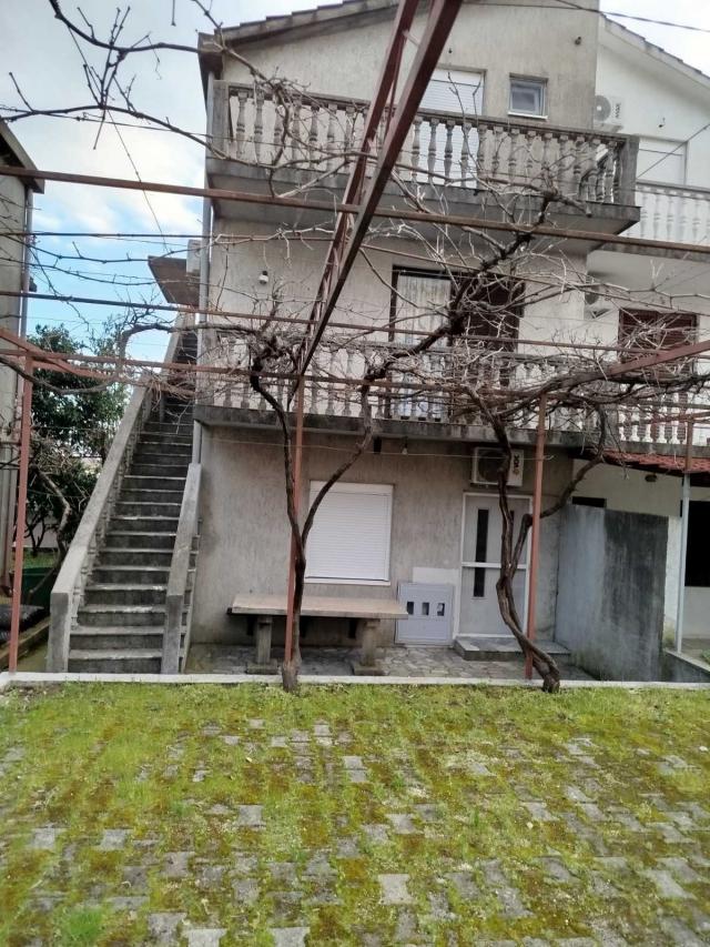 Izdavanje, kuća, 50m2, Lastva Grbaljska, Budva