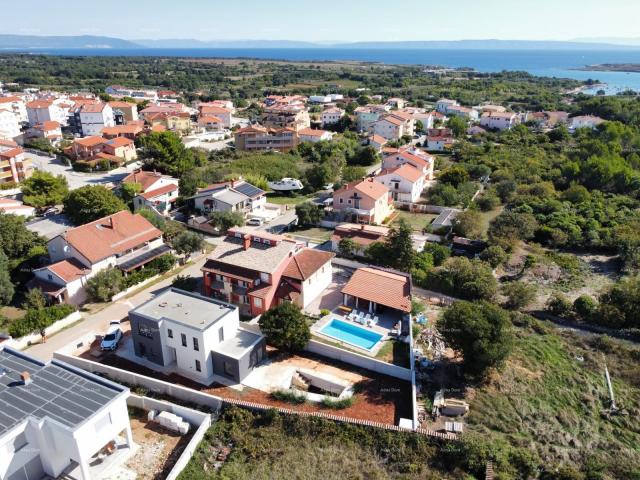 Kuća Ližnjan – Apartmanska kuća s bazenom, 460 m². 