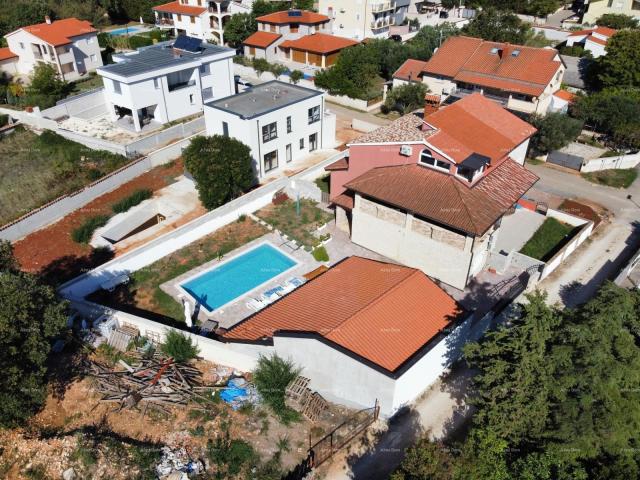 Kuća Ližnjan – Apartmanska kuća s bazenom, 460 m². 