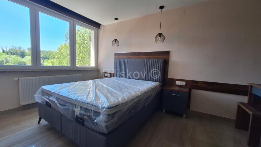 Prodaja, Sesvete, trosoban stan 75m2, na trećem katu zgrade